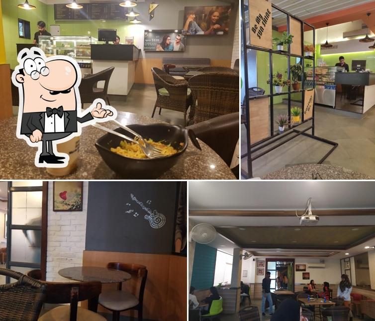 Check out how Hangout - The Cafe looks inside