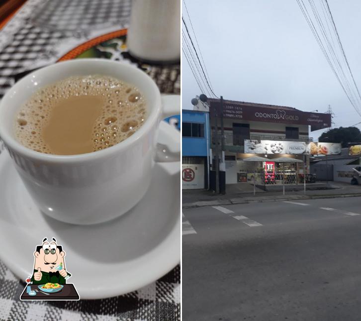 Comida em Panificadora e Confeitaria Premium