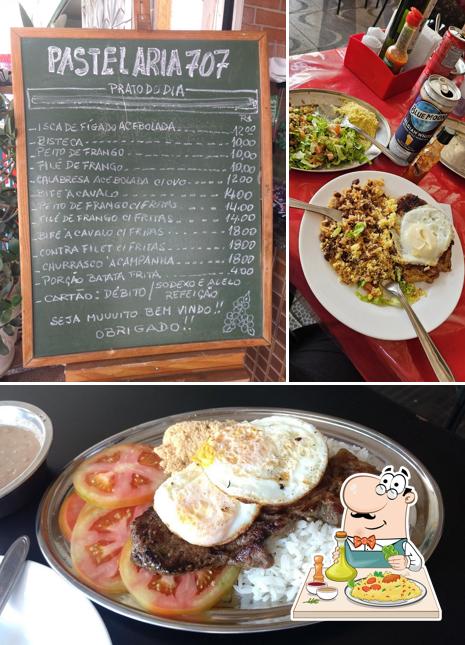 A ilustração da comida e quadro-negro no Restaurante 707