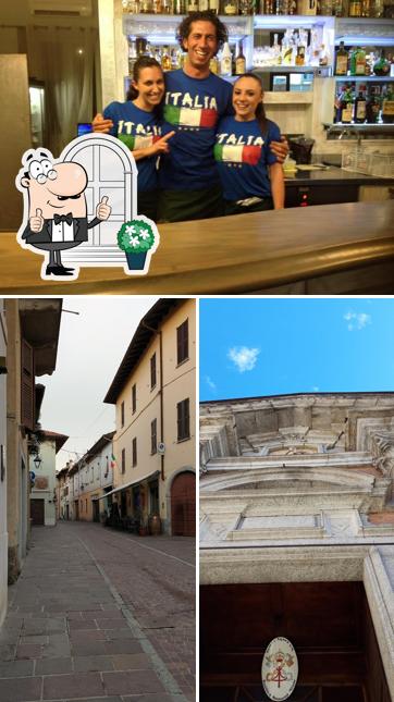 Guarda la foto che mostra la esterno e bancone da bar di Gallo Cafè