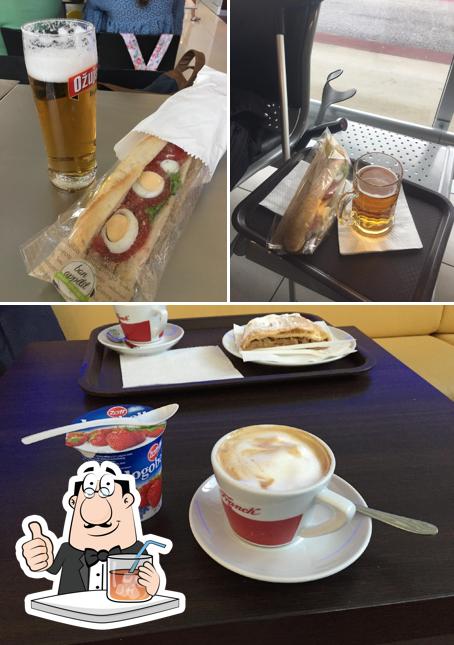 Goditi un drink dal menu