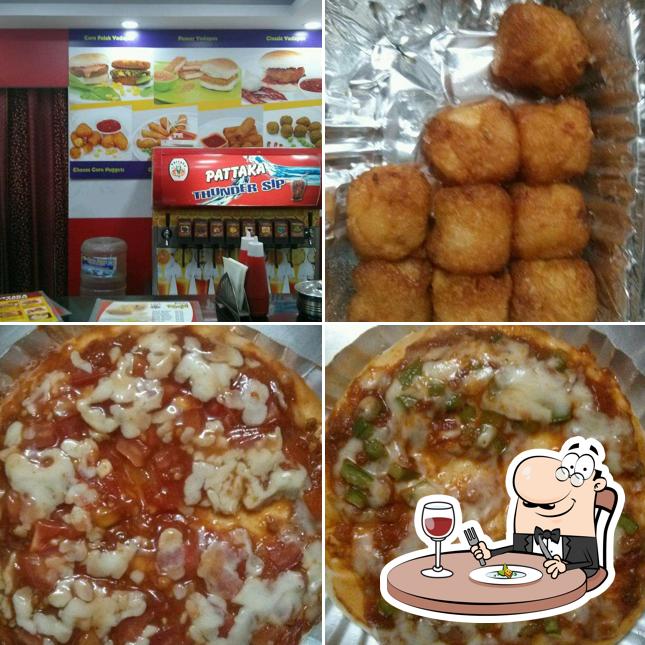 Food at Pattaka Vada Pav