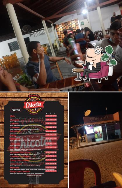 O interior do Pizzaria Chicotes