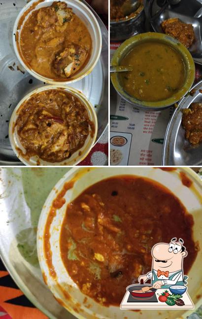 Chicken curry at Gulati Dhaba