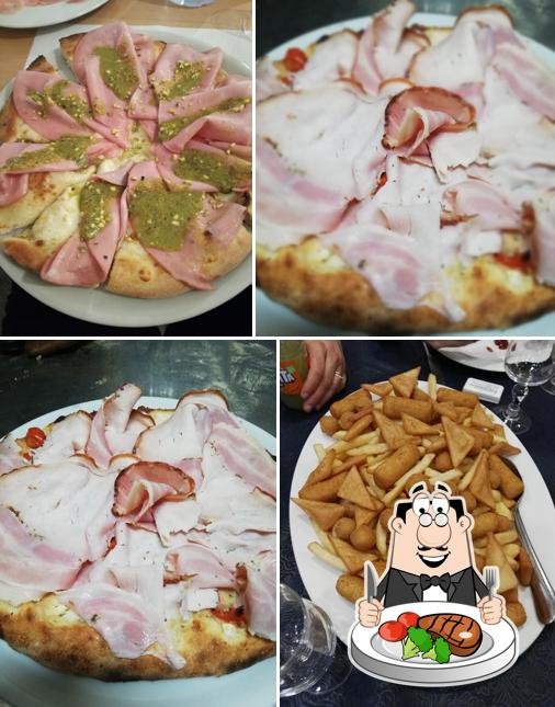 Ordina i un pasto a base di carne a Ristorante Pizzeria shalai