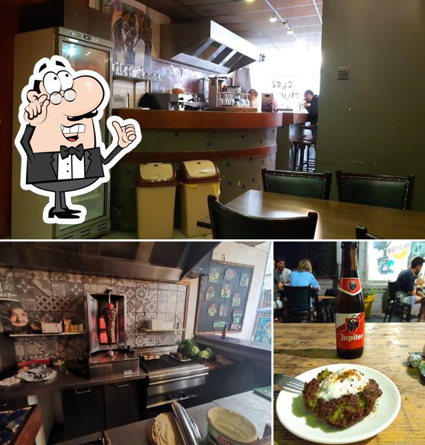 Installez-vous à l'une des tables de Chez Murat