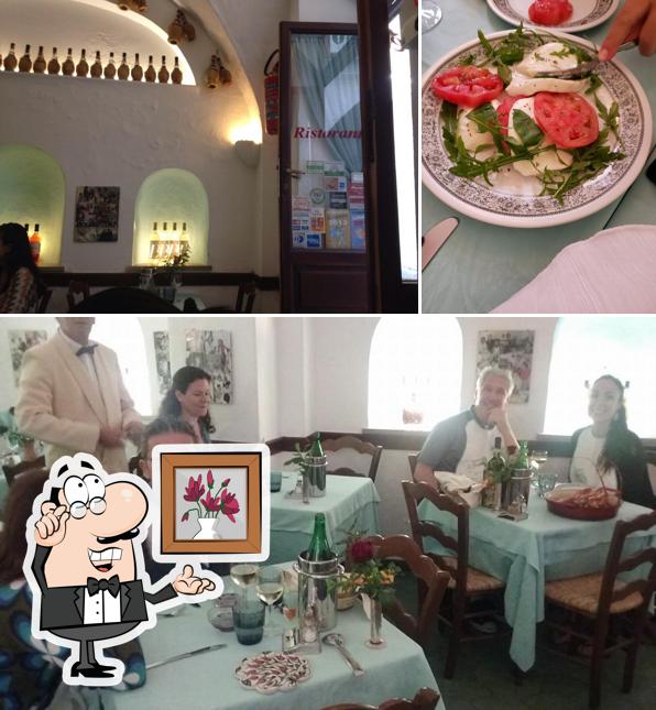 Siediti a un tavolo di Al Grottino