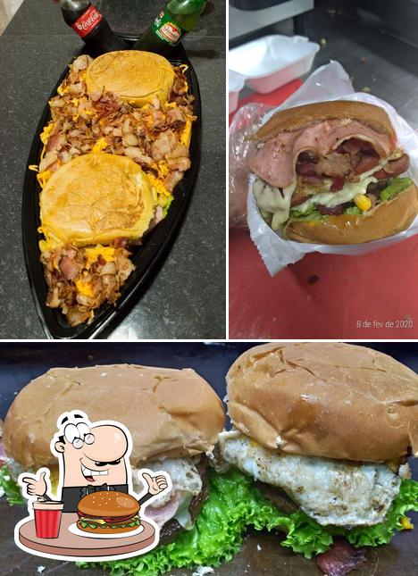 Peça um hambúrguer no Barao lanches
