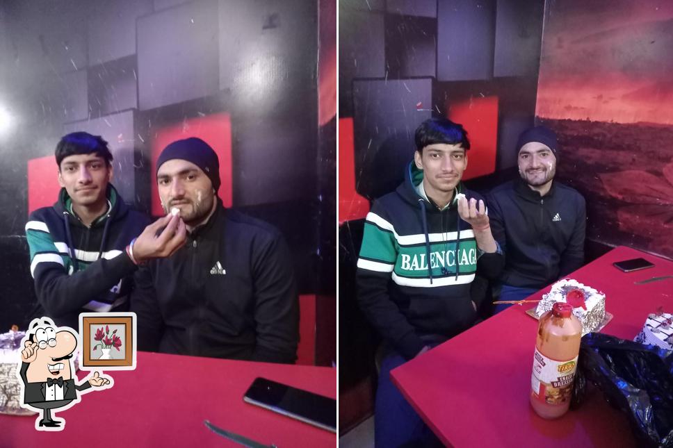 Check out how Hot Pizza Best Pizza Shop In Hisar looks inside