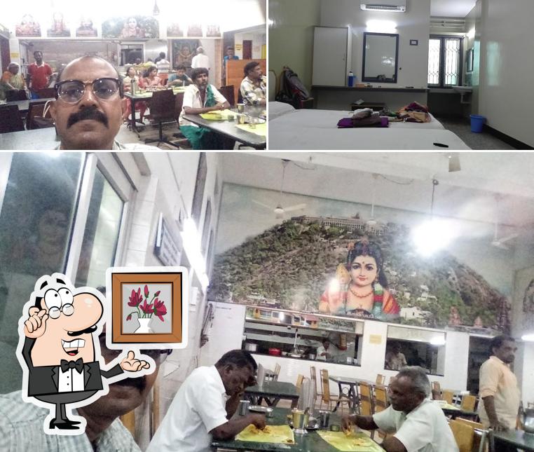 The interior of Hotel Sri Saravanabhavan
