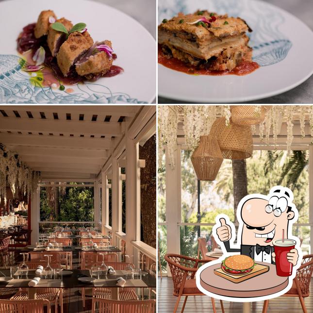 Prenditi un hamburger a PIKY RESTAURANT & COCKTAIL BAR