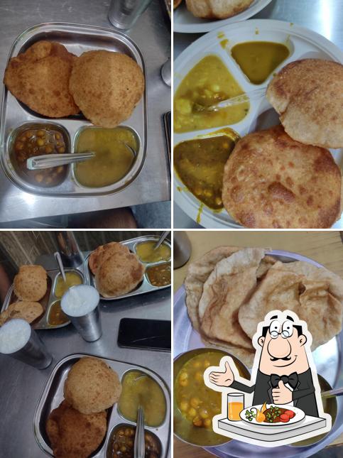 Food at Chiman kachori wale