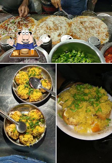 Food at Diwan Bhel Pakodi Center