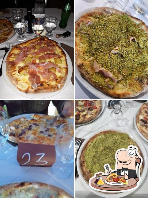 A La Cava Rustica, puoi provare una bella pizza