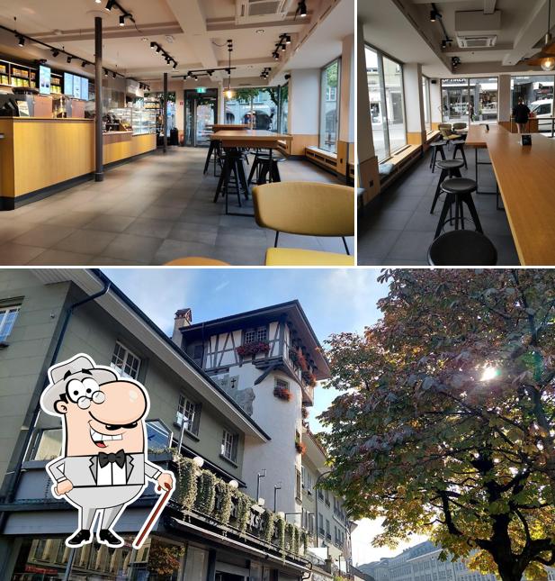 Goditi la vista dagli esterni di Starbucks