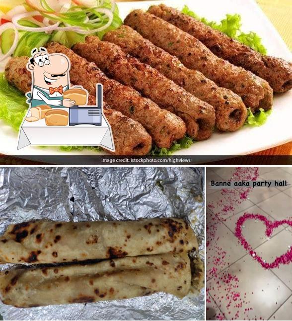Garlic bread at Banne aaka seekh kabab paratha