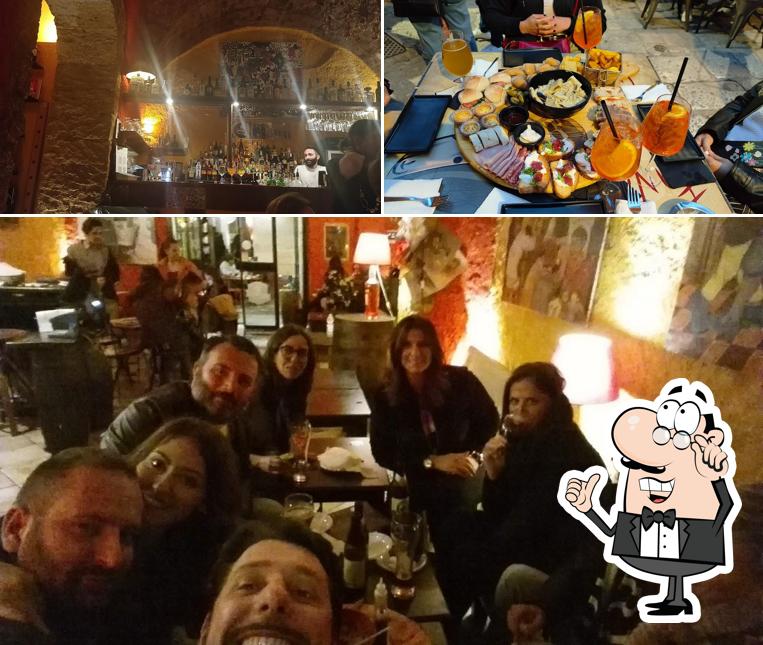 Siediti a un tavolo di il Siciliano