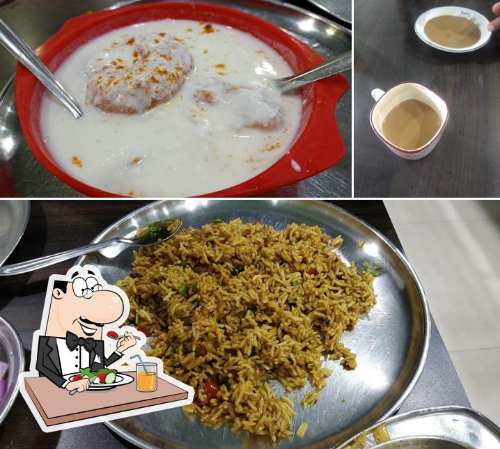 The photo of food and beverage at Hotel Samrat