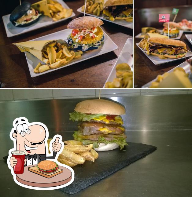 Prova un hamburger a ANDREW'S PUB