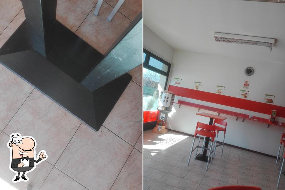 Dai un'occhiata agli interni di Asia Kebab