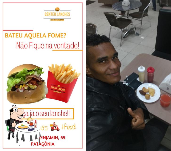 Experimente um dos hambúrgueres servidos no Hamburgueria Center Lanches