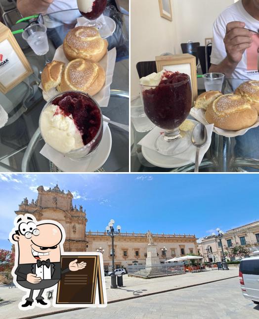 Puoi goderti l'aria fresca da seduto all'esterno di Antico Caffè Gritti