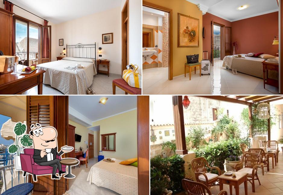Siediti a un tavolo di Hotel Sicilya