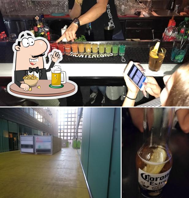 Puoi ordinare un rinfrescante bicchiere di birra chiara o scura