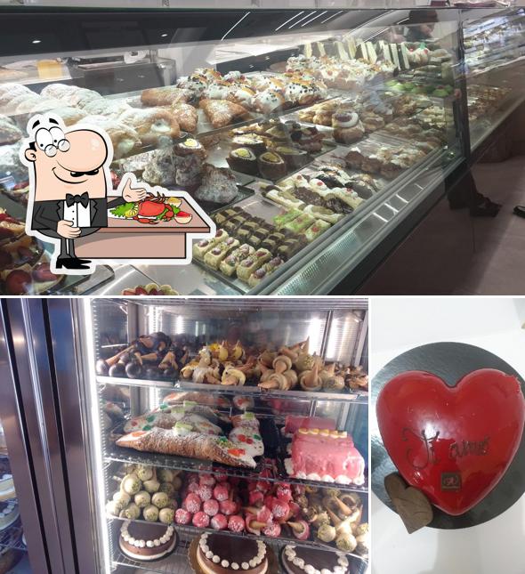 Prenditi la cucina di mare a Pasticceria Albanese - Via Granciara, 12