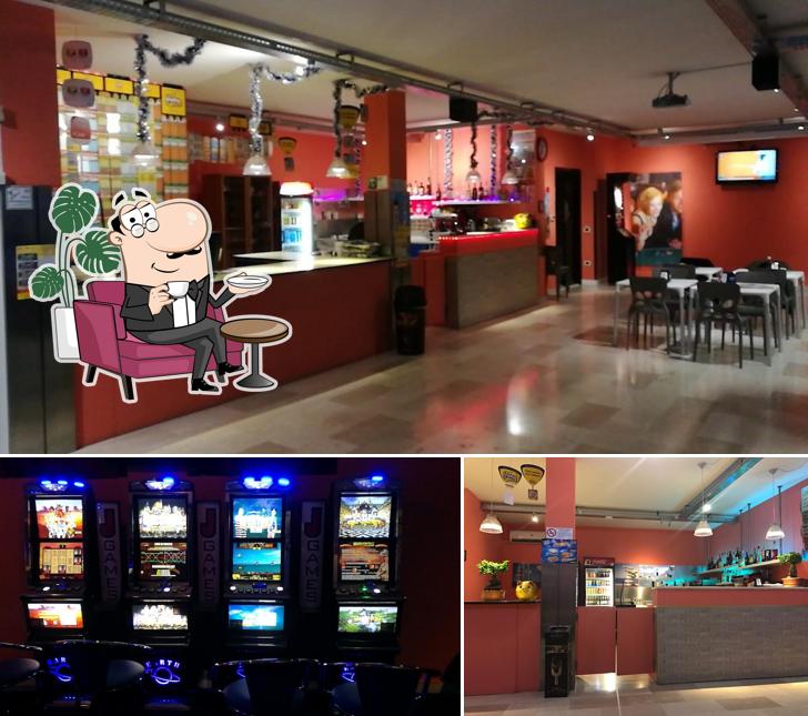 Dai un'occhiata agli interni di Foxin'WINS Sala VLT-SCOMMESSE-BAR