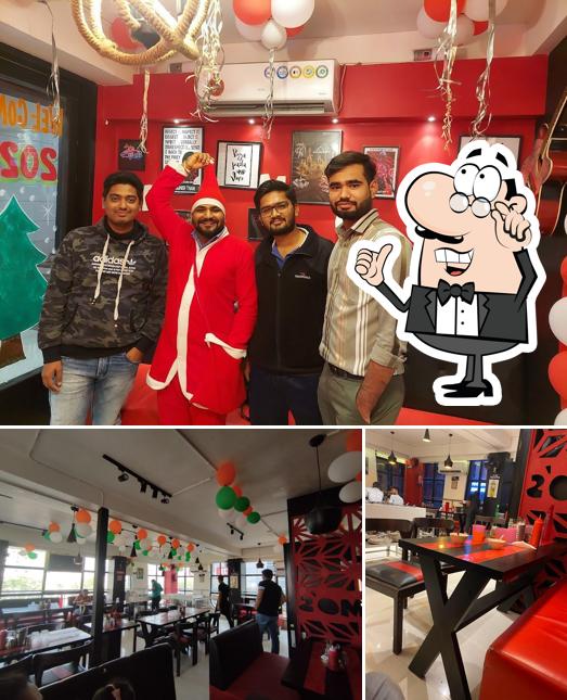 Check out how Pomo's pizza Nikol looks inside