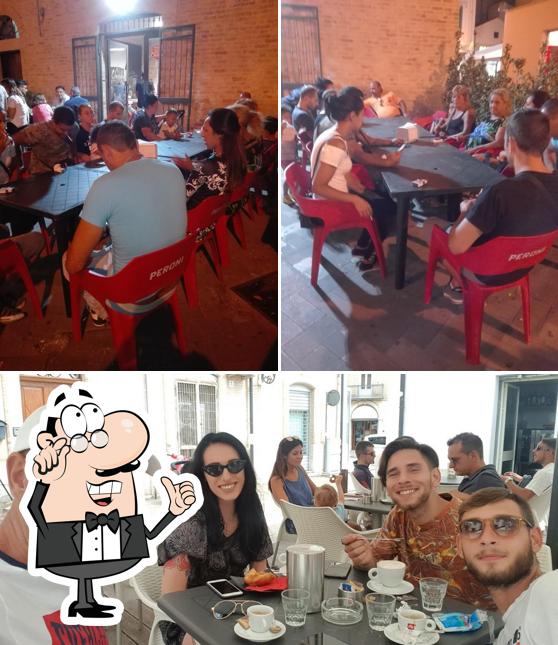 Gli interni di Manita Kiosco Cafè