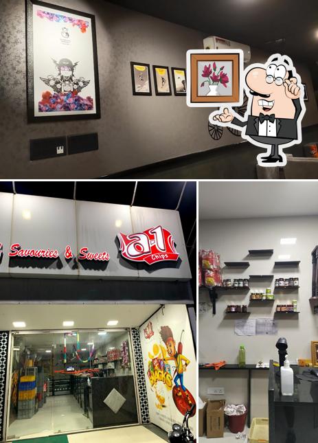 The interior of HUNGRY BITEZ