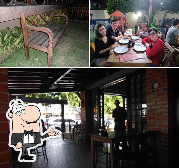 Sente em uma das mesas no Brasa's Food - Lagoa Nova