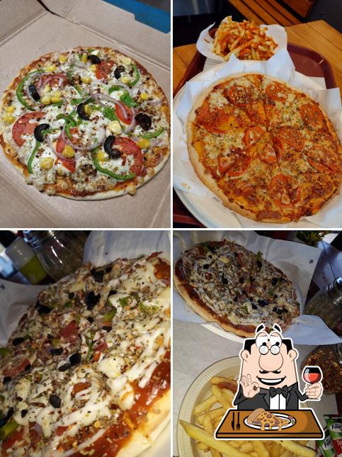 Try out pizza at Cafe De Berryus