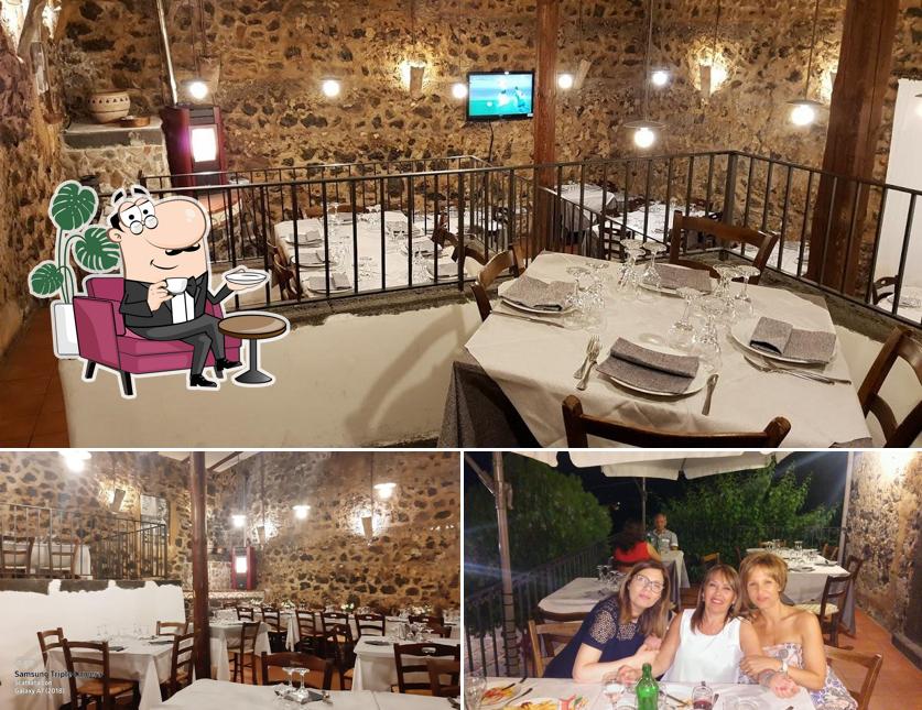 Siediti a un tavolo di Pietra Nera 2.0