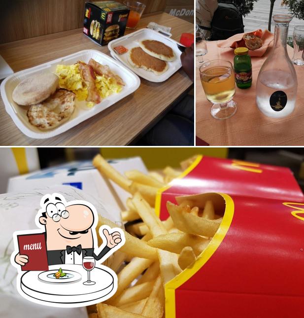 Questa è la foto che mostra la cibo e birra di McDonald's Trieste Goldoni
