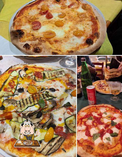 A Pizzeria Spaghetteria Everest, puoi ordinare una bella pizza