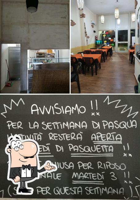 La interni e lavagna del ristorante