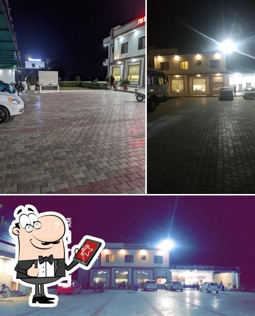 The exterior of Star Diamond Dhaba
