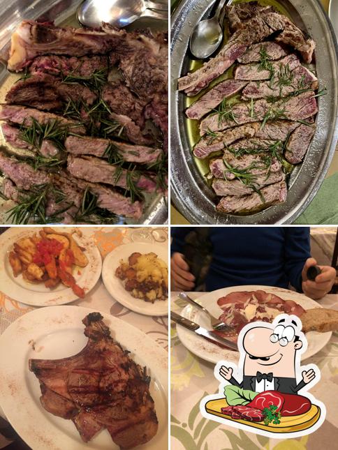 Ordina i un pasto a base di carne a Trattoria Etrusca