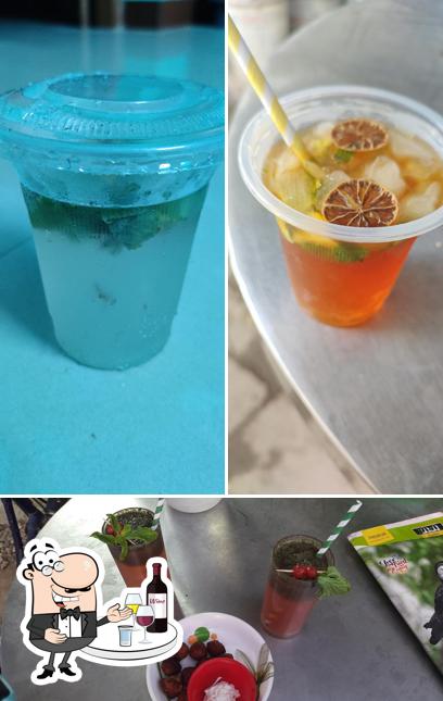 MR. FOODIE.. serves alcohol