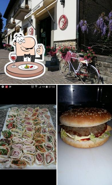 La foto di cibo e esterno da Piadineria Albakiara