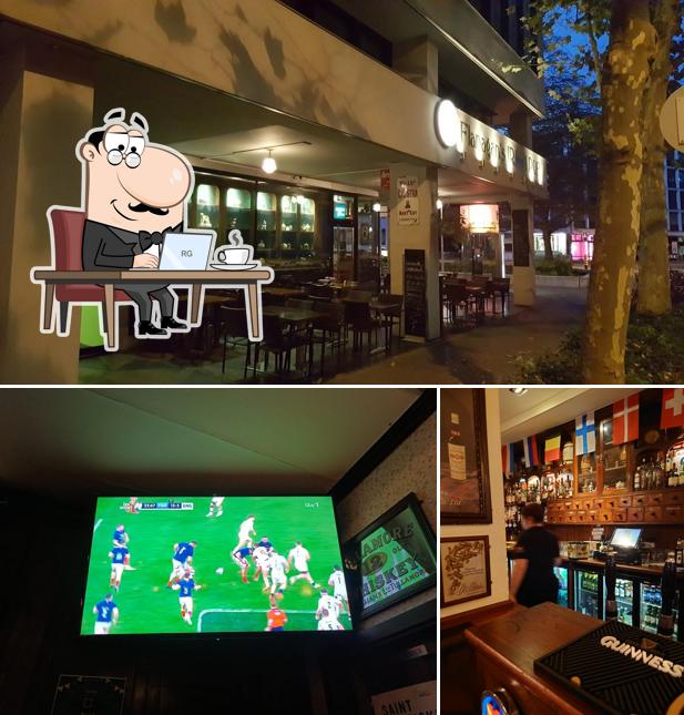 Siediti a un tavolo di Flanagan's Irish Pub