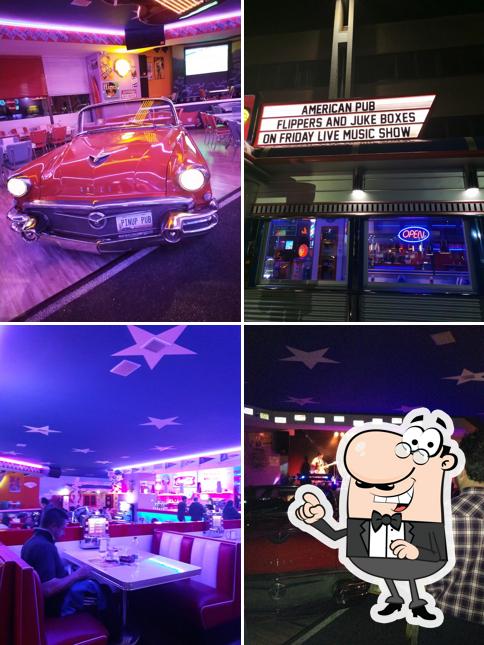 Dai un'occhiata agli interni di PinUp Pub