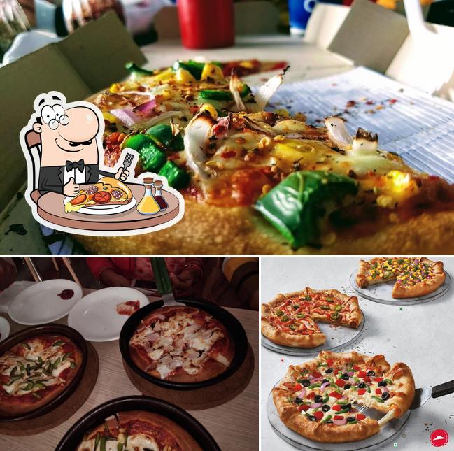 Get pizza at Pizza Hut Malakpur Chowk, Roorkee
