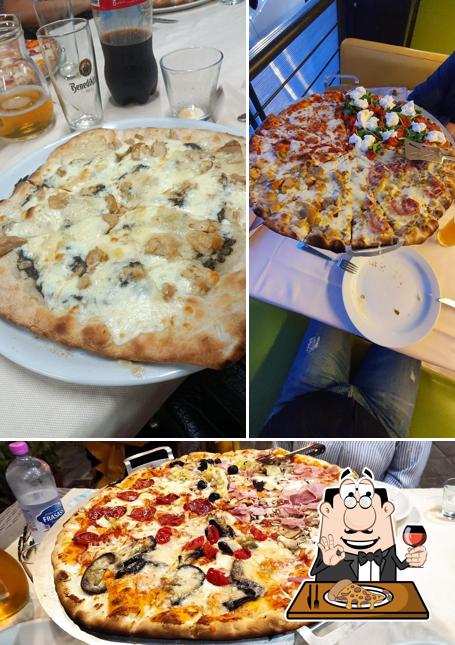 Scegli tra le svariate varianti di pizza