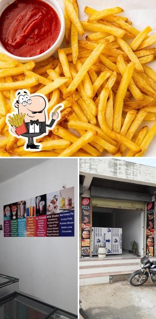 Order French fries at Reo Pizza