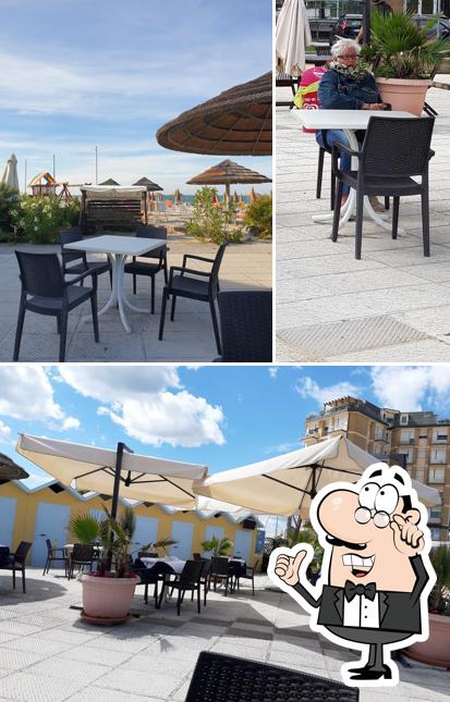 Gli interni di Caracoles Ristorante di pesce e stabilimento balneare