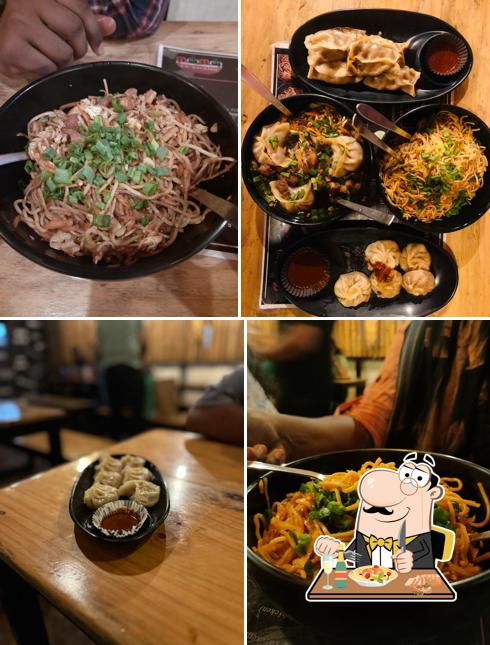 Pad thai at Momo Sa-Khang